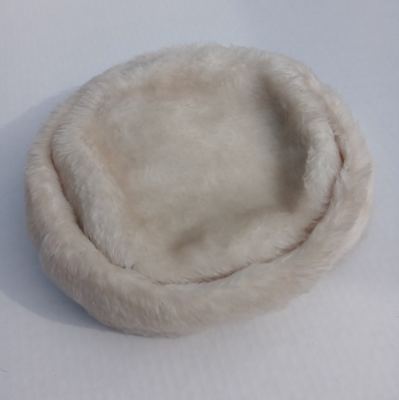 VINTAGE FAUX FUR HAT - Picture 3 of 4